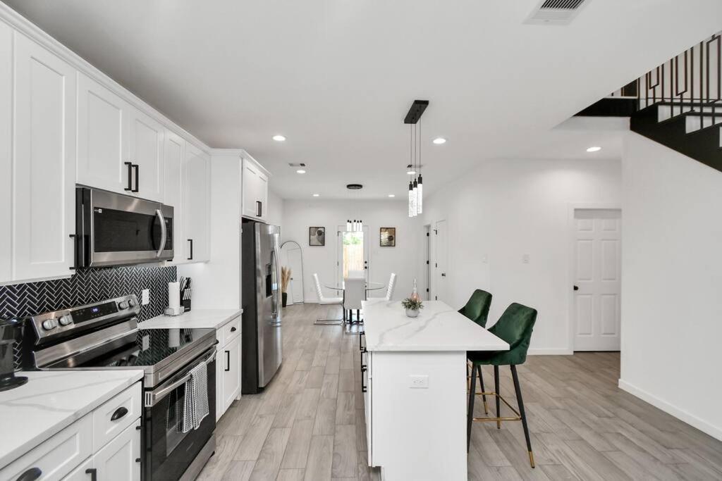 Tatil Evi Grand Luxe Retreat - Sleeps 8 - Free Parking - Near Med Center & Nrg Houston