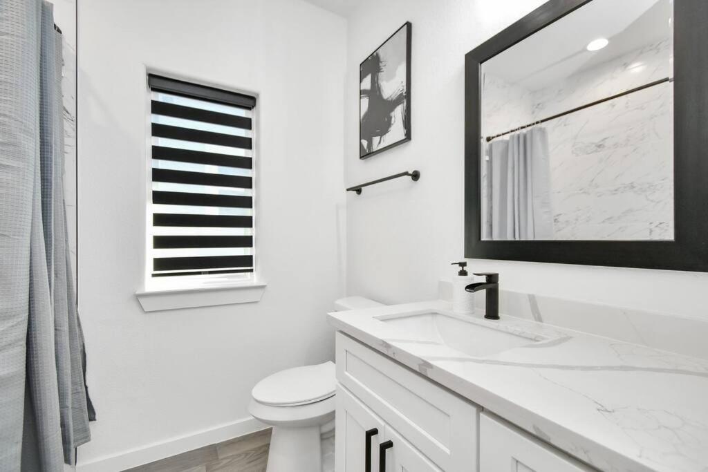 Grand Luxe Retreat - Sleeps 8 - Free Parking - Near Med Center & Nrg Houston