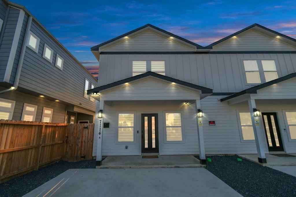 Grand Luxe Retreat - Sleeps 8 - Free Parking - Near Med Center & Nrg